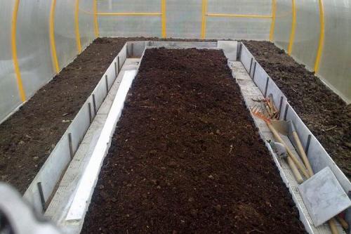 Чем обработать почву от болезней. Обеззараживание почвы весной и осенью