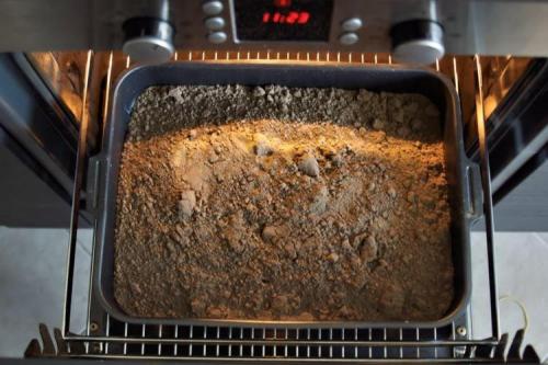 Чем обработать почву от болезней. Обеззараживание почвы весной и осенью