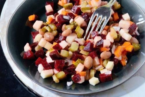 Какие блюда и салаты лучше всего готовить с яблоками розовой мякотью. 20 салатов с яблоками, которые точно стоит попробовать