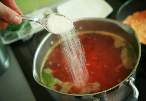 Пересолено блюдо- что делать. Что делать, если пересолили еду: скорая кулинарная помощь