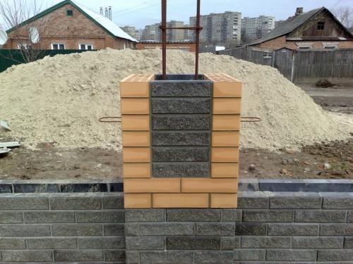 Забор во дворе частного дома. Как сделать забор — советы по выбору материала и особенности постройки популярных видов заборов (115 фото)