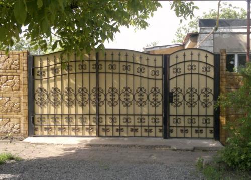 Какие ворота лучше распашные или откатные. Преимущества и недостатки откатных ворот 03