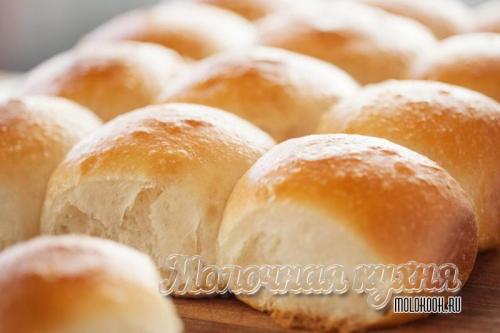 Сдобное дрожжевое тесто на молоке на живых дрожжах.