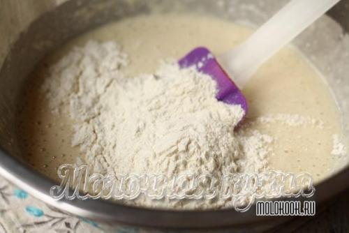 Сдобное дрожжевое тесто на молоке на живых дрожжах.