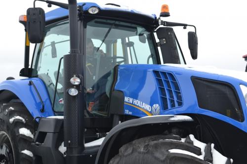 Какие факторы влияют на выбор сельскохозяйственной техники для пахоты. Какие типы тракторов бывают