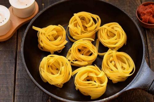 Как сварить гнезда из макарон, чтобы не развалились. Как приготовить гнезда из макарон с фаршем на сковороде?