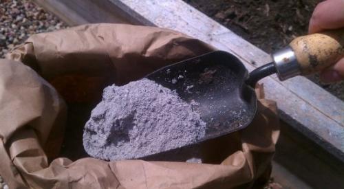 Какие растения не любят золу. Какие растения нельзя подкармливать золой