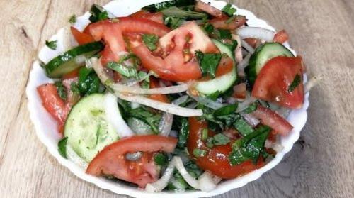 Как правильно резать помидоры и огурцы в салат. Салат из помидоров и огурцов. 18 самых простых и вкусных рецептов приготовления