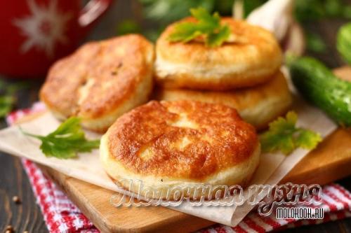 Воздушное тесто для пирожков на воде. Самые лучшие рецепты вкусного теста для супер пышных жареных пирожков