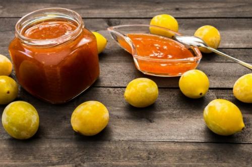 Какие ингредиенты необходимы для приготовления простых рецептов из желтой сливы. Желтая слива на зиму: 15 рецептов легких и вкусных заготовок