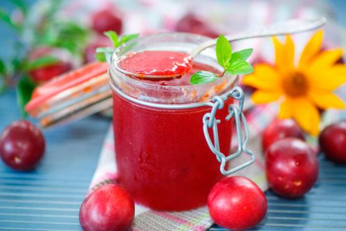 Как приготовить желе из желтой сливы. Желе из желтых слив на зиму. Простые рецепты приготовления желе из слив без косточек на зиму