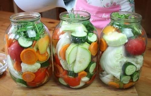 Салат огород рецепт. Салат «Огород» на зиму в банках — лучшие рецепты ассорти