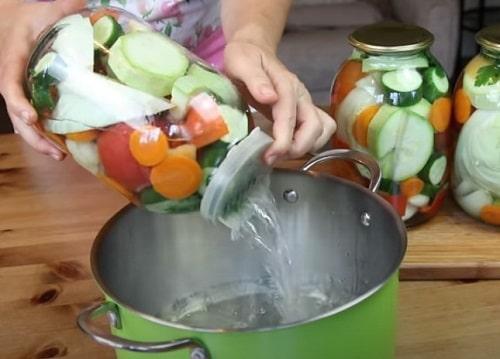 Салат огород рецепт. Салат «Огород» на зиму в банках — лучшие рецепты ассорти